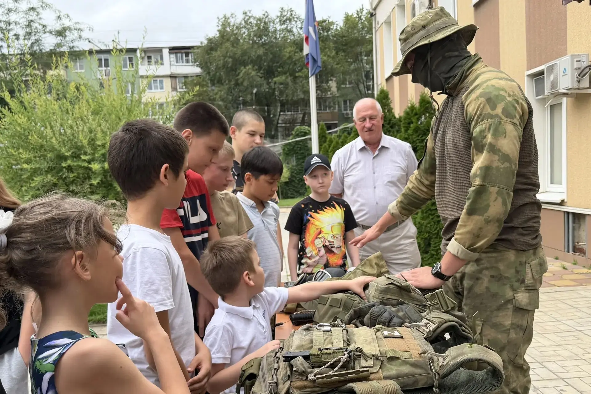 Росгвардия подарила незабываемые каникулы юным астраханцам, оказавшимся в сложной жизне...