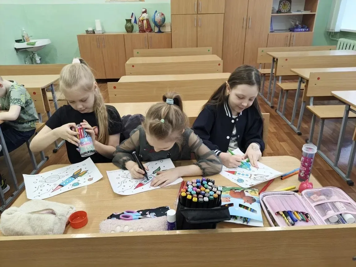 🚀 9 апреля ребята 2Д класса, 2 корпуса (классный руководитель Лазарева Н.П.) отметили 65‑летие перво