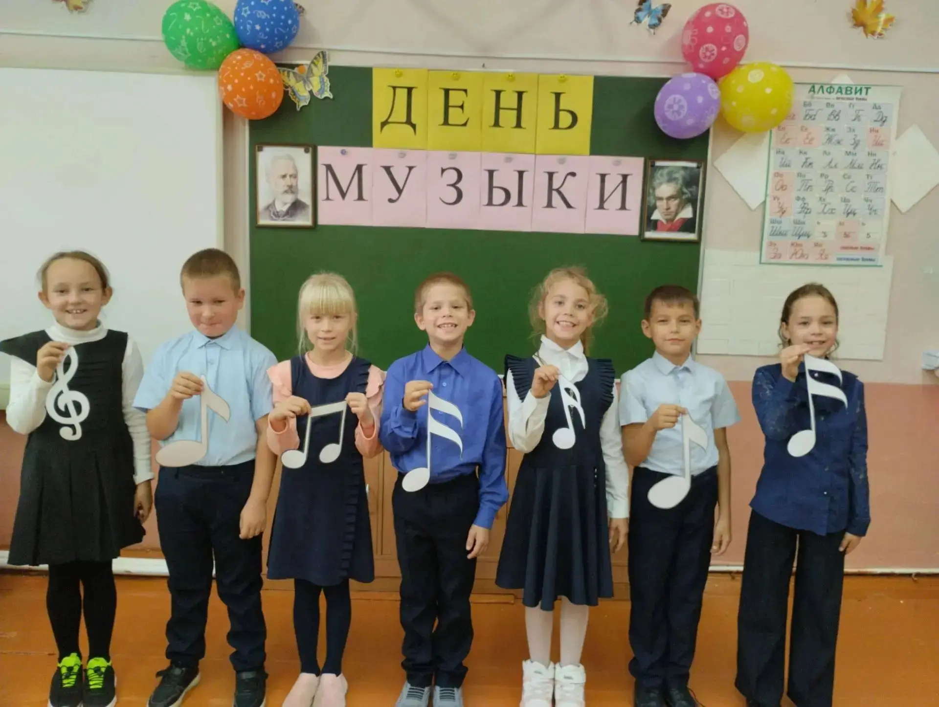 🎶 День музыки в начальной школе: путешествие в мир нот и инструментов! 🎶
