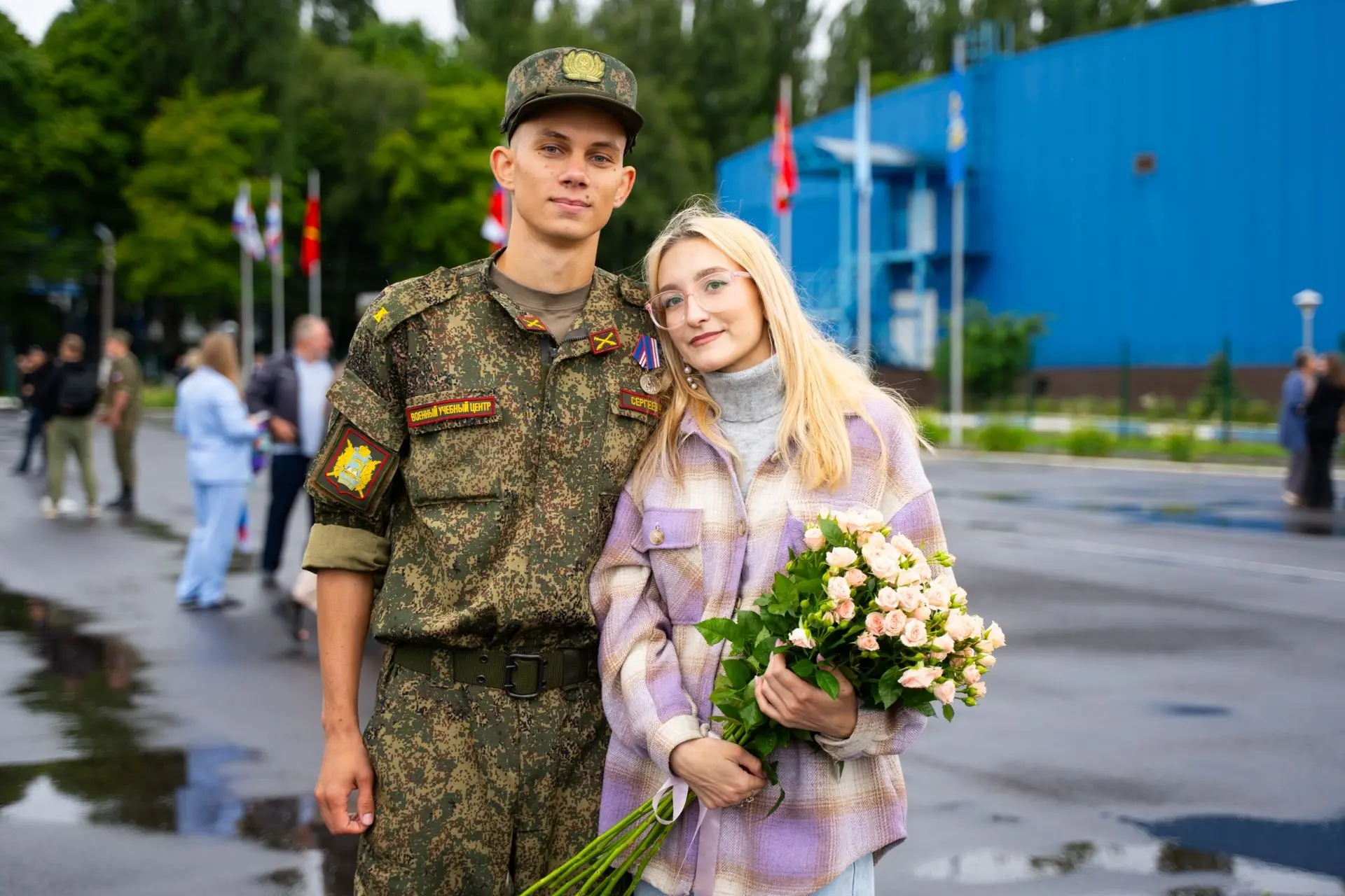 Признание в любви на плацу ЮЗГУ 
 
Во время церемонии вручения свидетельств об окончании обучения вы