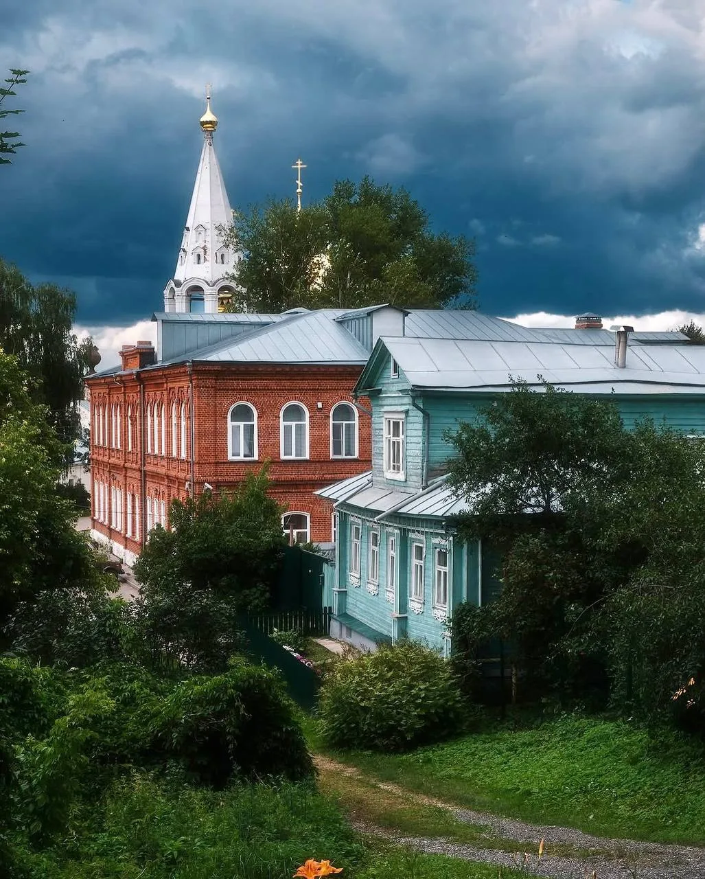 Провинциальная гармония в Гороховце

🗺️ 56.208936, 42.692824

📸mr_alex_turner

#Гороховец
#Владими