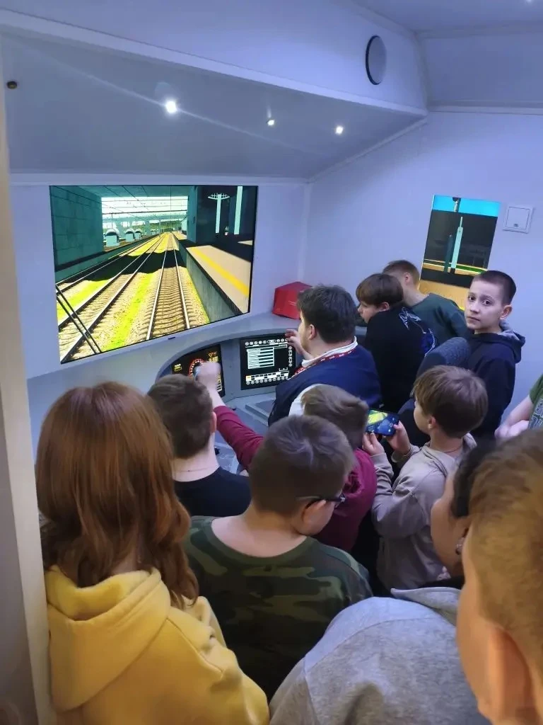 🚂 Путешествие в мир железных дорог: экскурсия пятиклассников в Центр исторического наследия ЮУЖД🚂  У