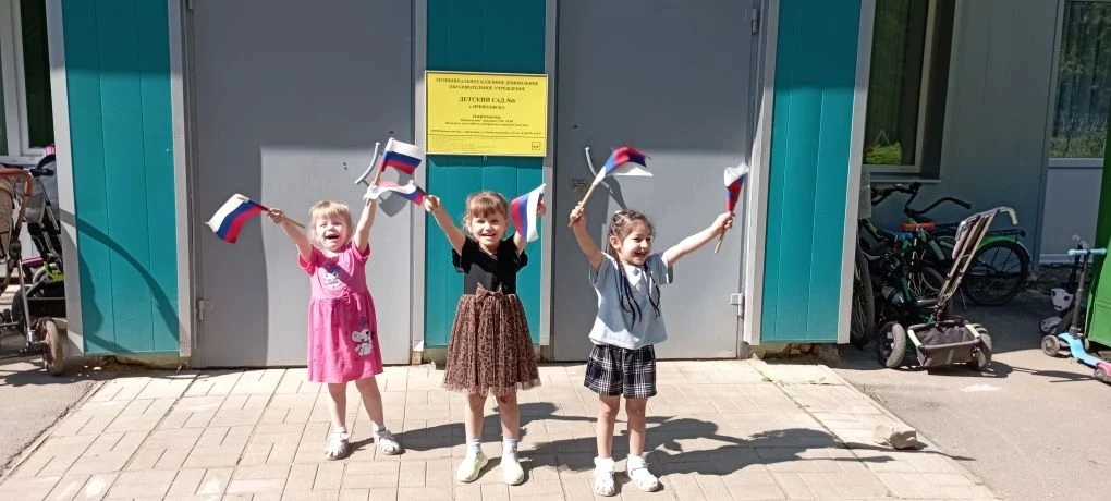 В средней группе «Пчёлки» сегодня особенно празднично и тепло! Мы с ребятами с большой ...