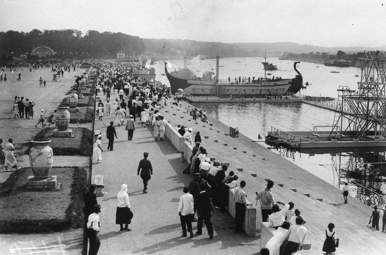 Набережная в парке Горького, 1936 год.