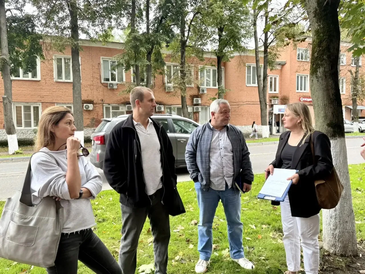 Состоялась встреча с представителями управляющей компании и активными жителями у дома 1...