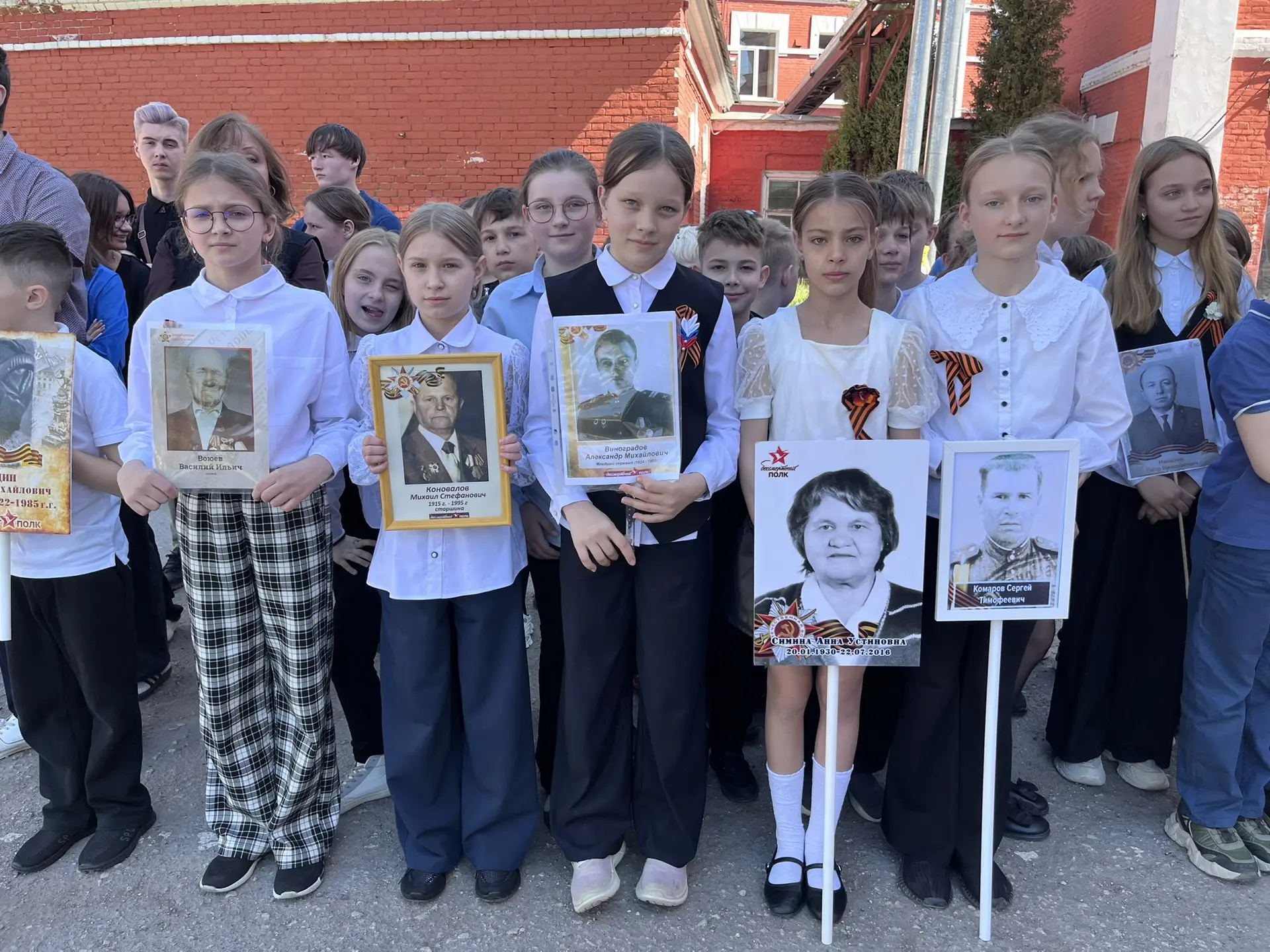 🇷🇺 Мы помним! В нашей школе прошла акция «Бессмертный полк»  🗓️Сегодня, 5 мая, наша школа присоедини