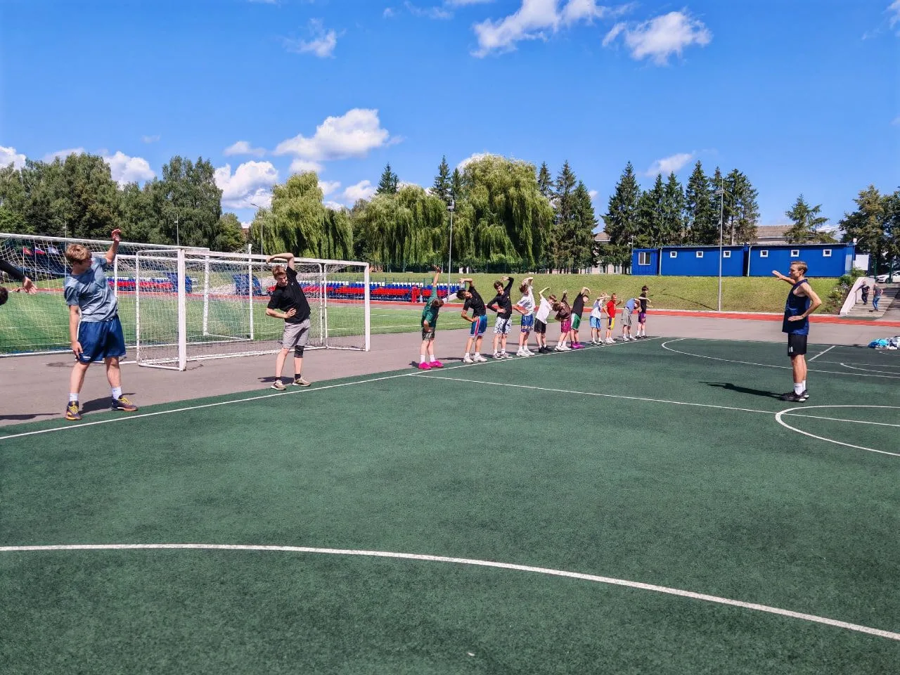🏀Воспитанники отделения по виду спорта "Баскетбол" тренировку начинают с активной заря...