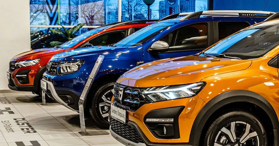 🚗💸 Шесть новых иномарок в Молдавии за миллион. Пока мы переплачиваем — они живут в другой экономичес