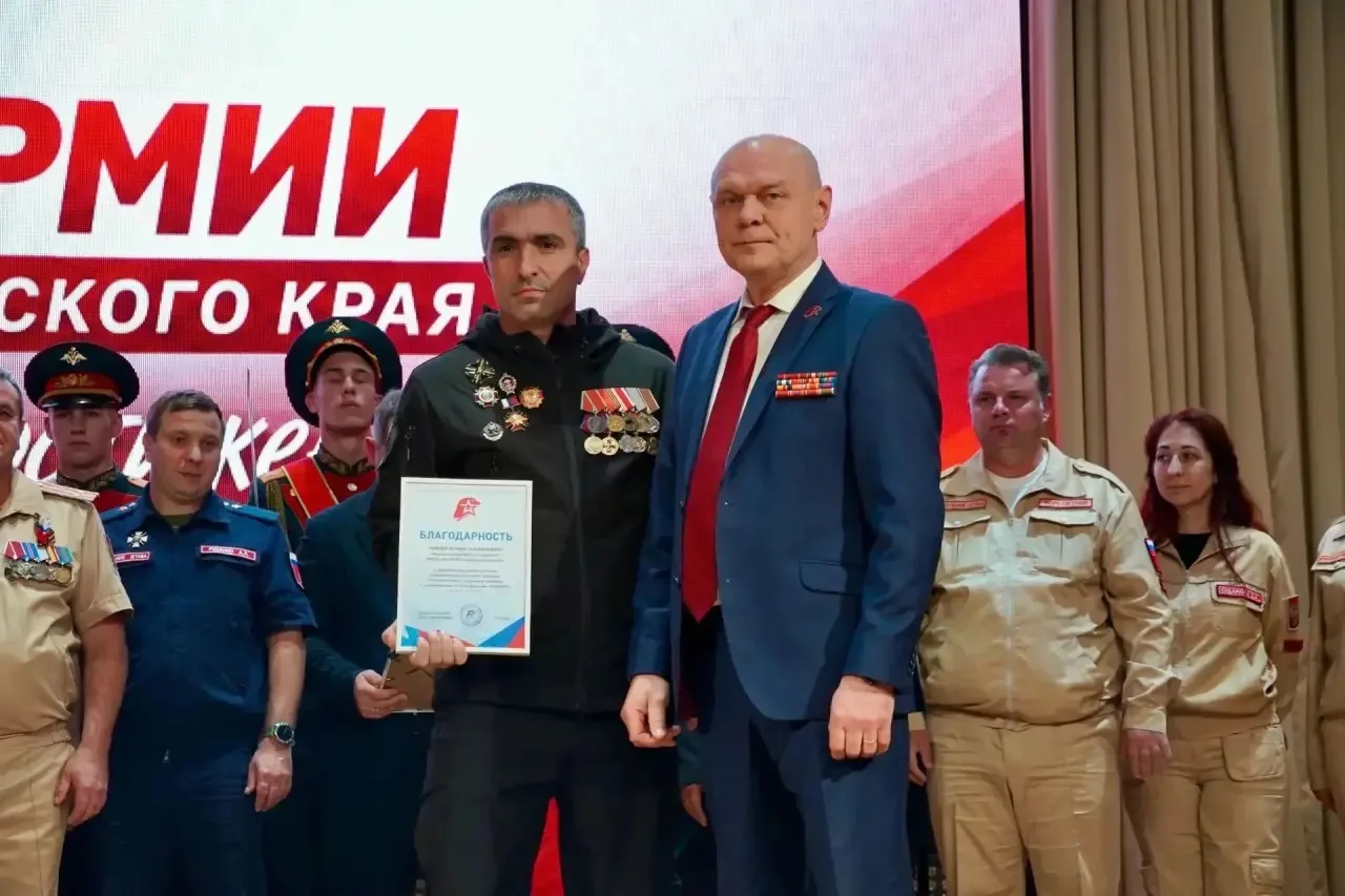🇷🇺«ЮНАРМИЯ» — это не про парады и форму. Это про то, как мальчишка или девчонка вперв...
