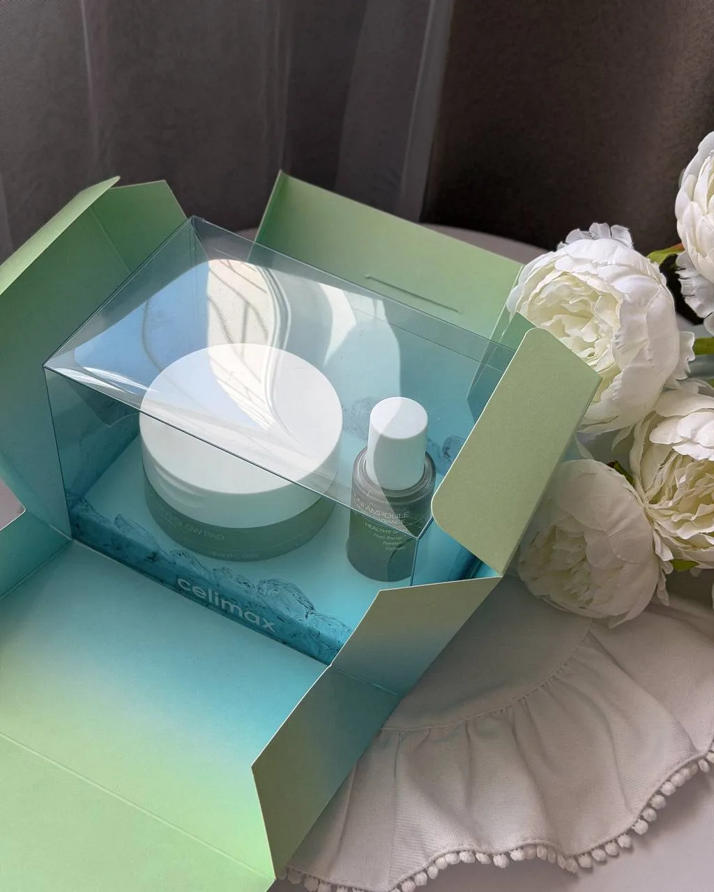 — Новинка, в которую я влюбилась с первого применения🍃 

Celimax - The Real Noni Calming Glow Pad �