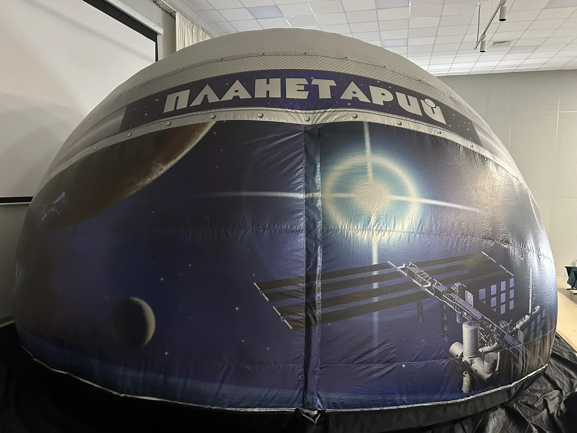 🌠 Путешествие в космос: ученики 1–4 классов посетили планетарий!   Юные исследователи из начальных к