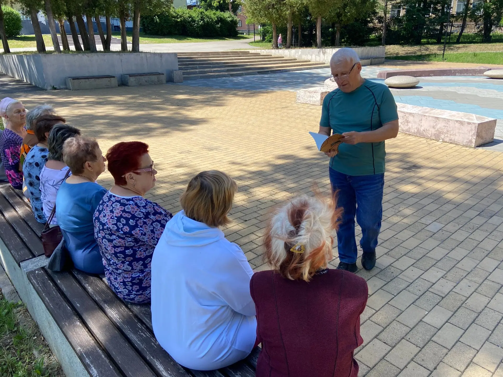 📚 Сегодня городской парк превратился в настоящий центр притяжения для любителей литера...