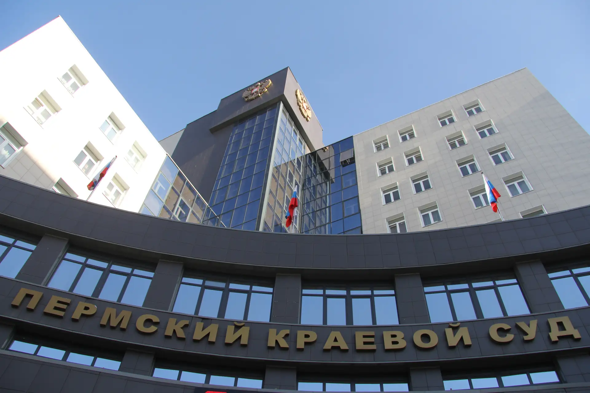 Пермский краевой суд обязал управляющую компанию отремонтировать пенсионеру разрушающий...