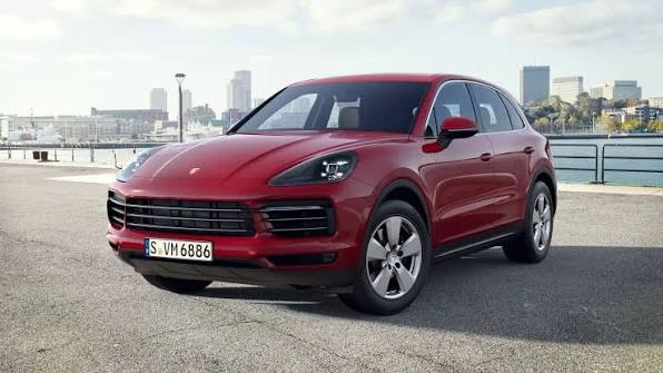 Девушка два года ездила на Porsche, который разыскивал Интерпол