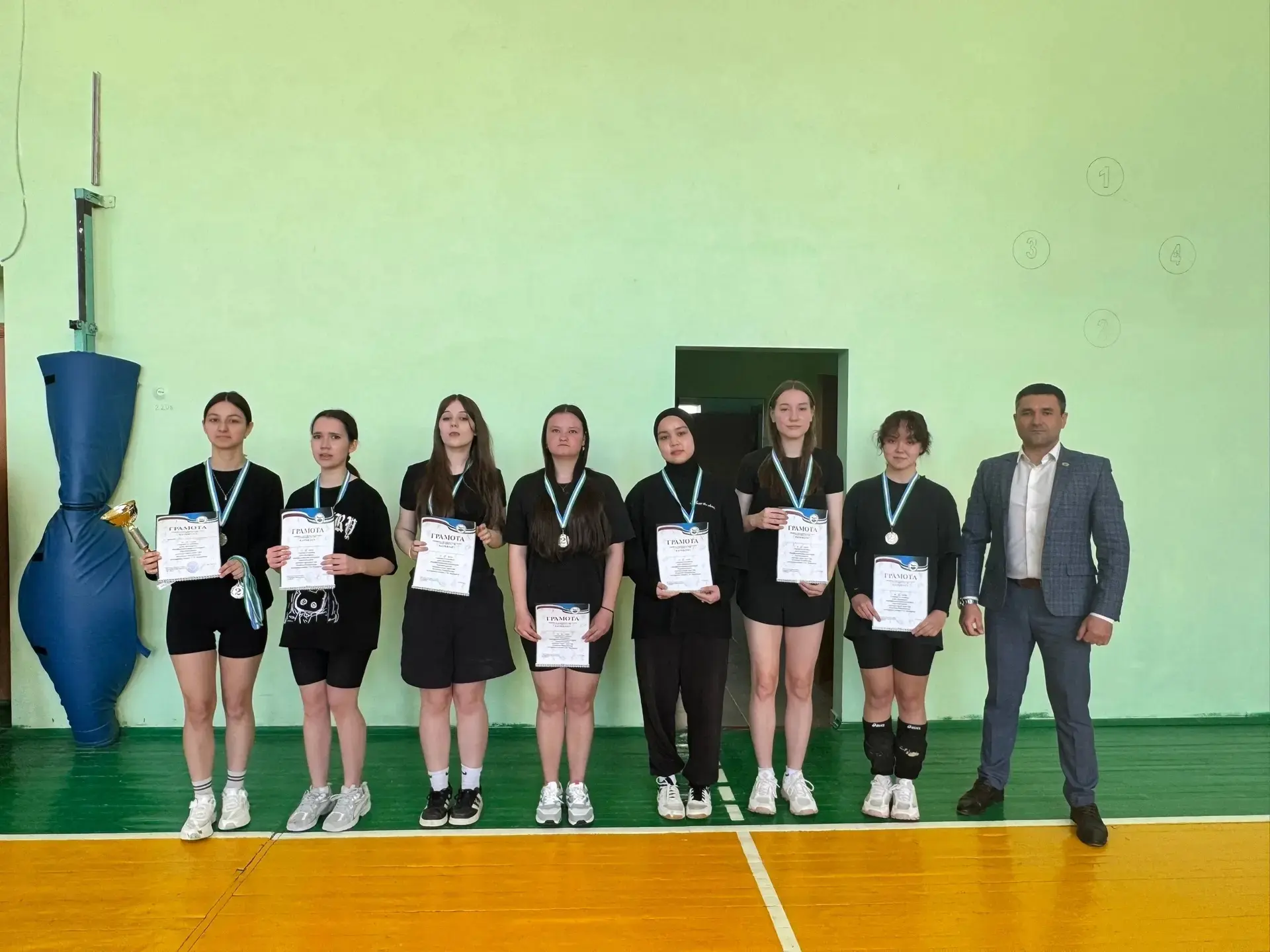 ✨Сегодня в гимназии №16 Кировского района Уфы прошли финальные игры турнира по волейболу среди коман