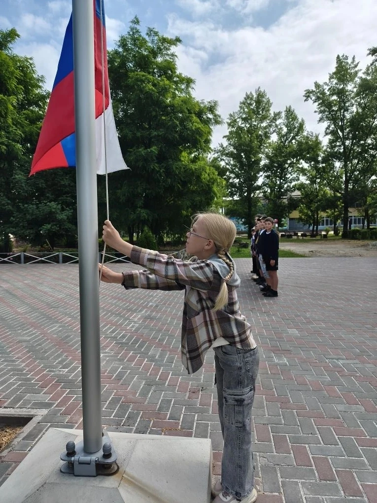 День десятый 
Сегодня в пришкольном лагере «Крепыш» прошёл насыщенный и познавательный день, направл