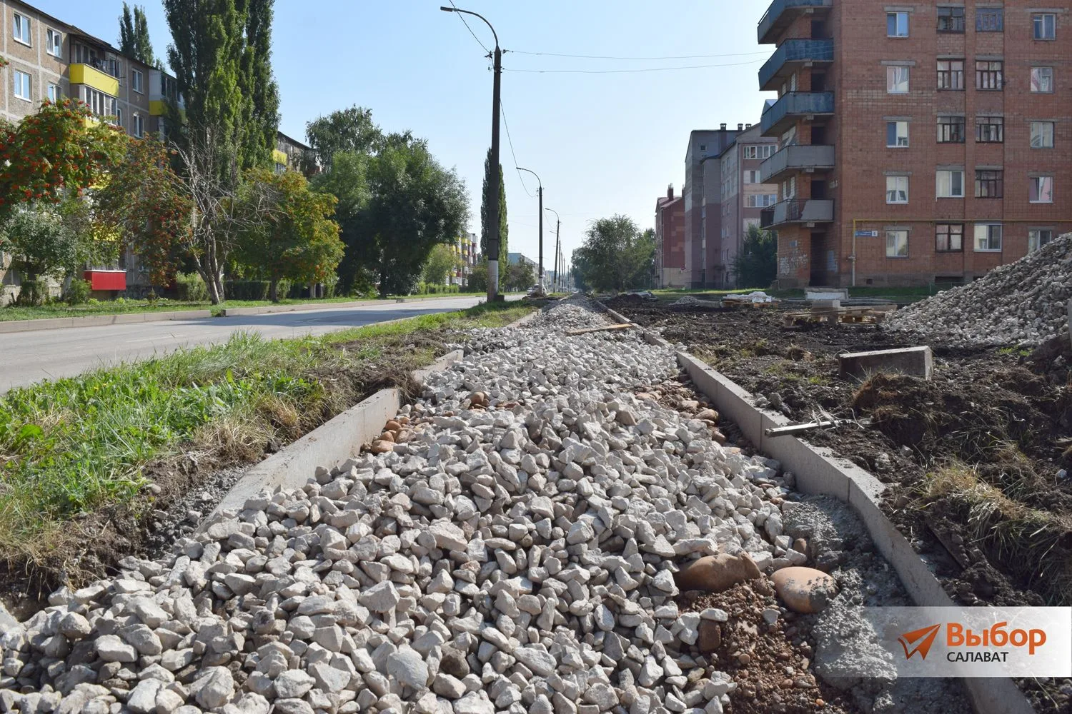 Два городских участка, где жители десятилетиями просили сделать тротуар, взяли в работу...