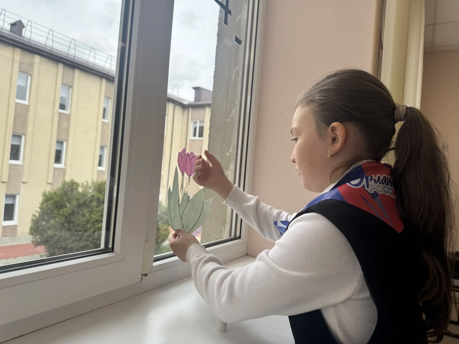 🤍💙❤️ «Наши окна – наша память: Акция «Окна Победы» в Центре детских инициатив!»