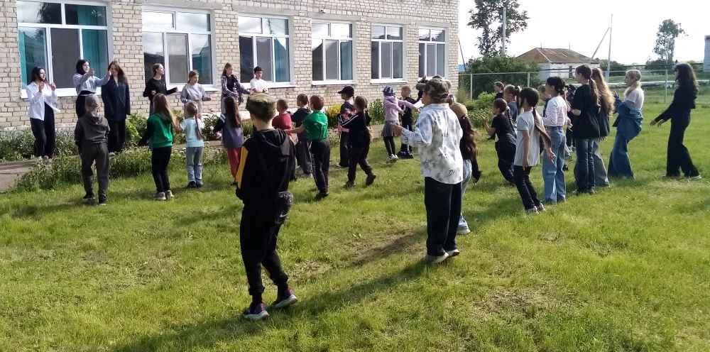 Сегодня в пришкольном лагере «ВОЛОНТЁРЫ.РУ» прошёл День добра и вежливости.