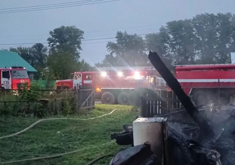 👩🏻‍🚒 В Богатовском районе потушили пожар на площади 100 кв. м