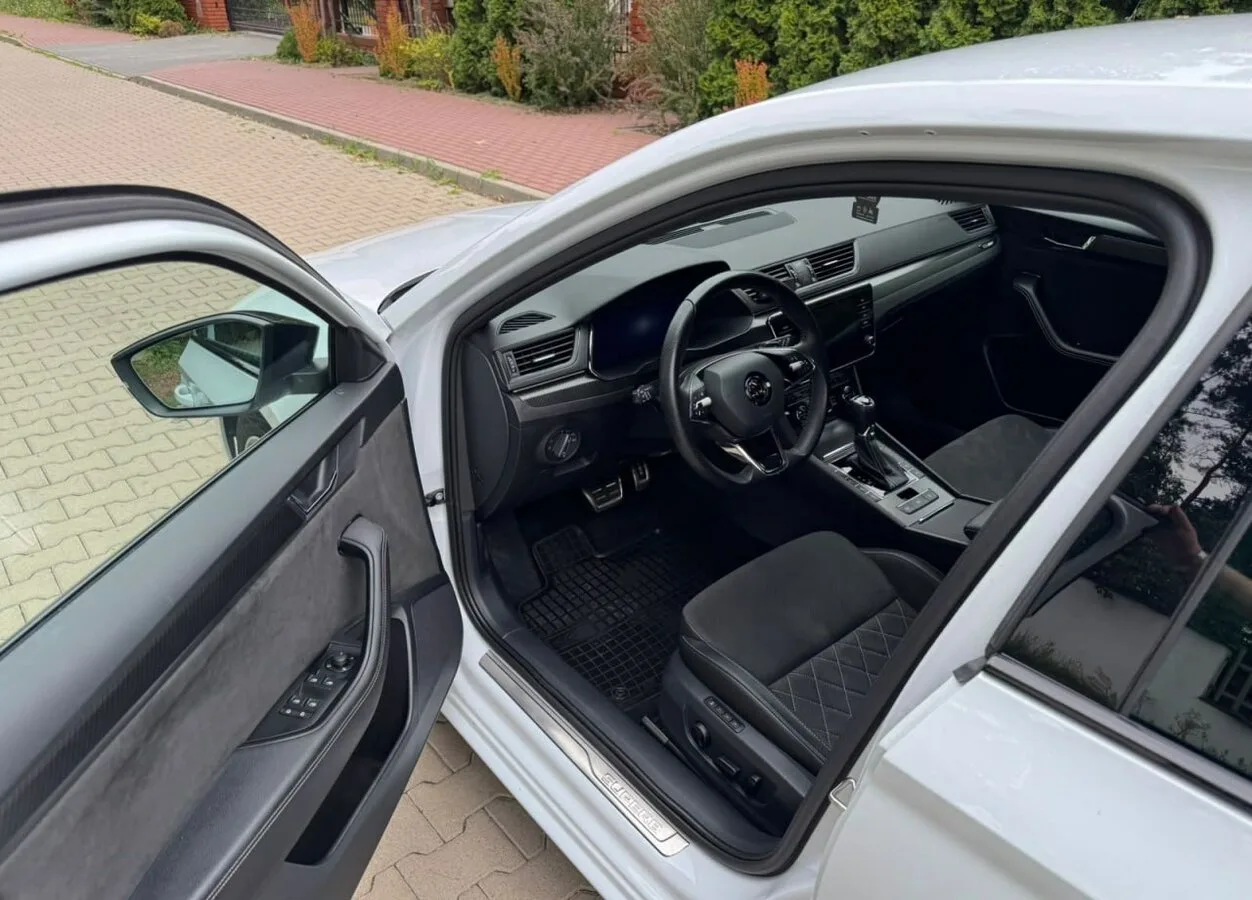 Skoda Superb 2023 — 2 110 000 ₽
