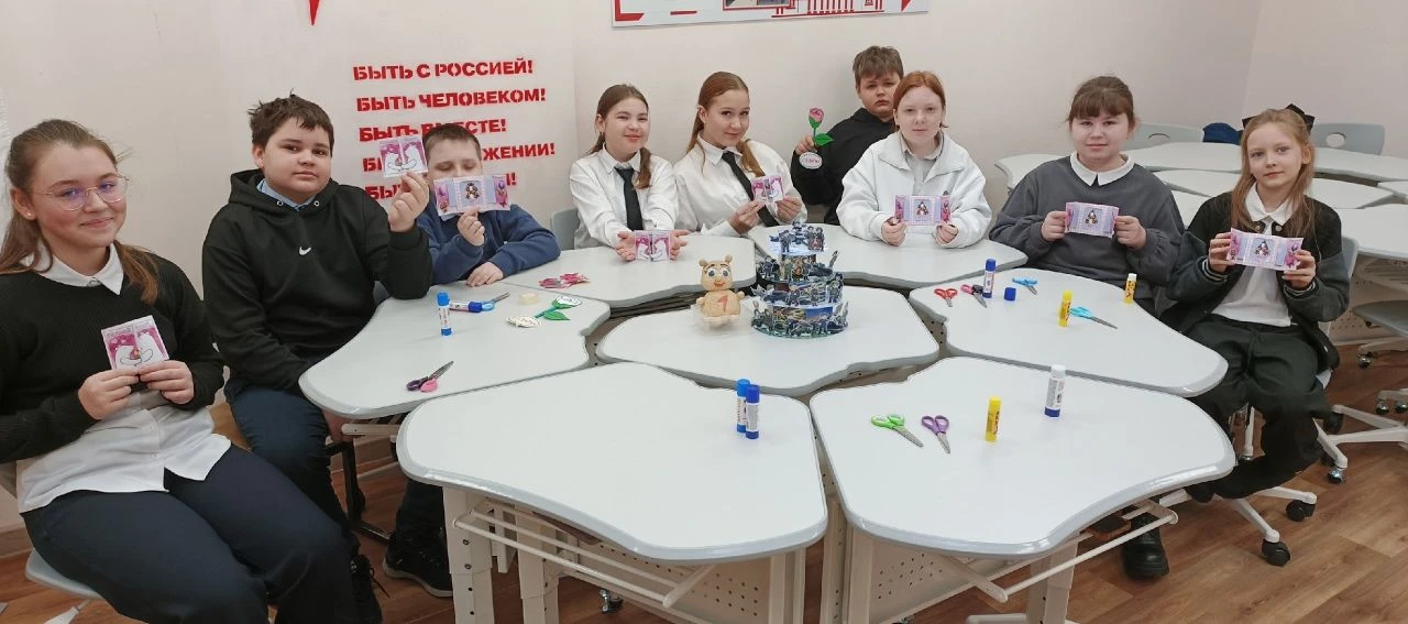 ВСЕРОССИЙСКАЯ АКЦИЯ "ВАМ, ЛЮБИМЫЕ!"  🌷В преддверии 8 марта активисты Первомайской средней школы под 