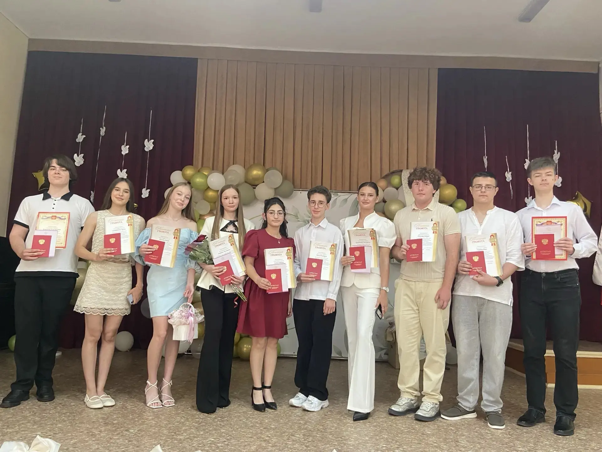 🌟С отличием: поздравляем выпускников 9-х классов!

В череде выпускных событий этого года есть особе