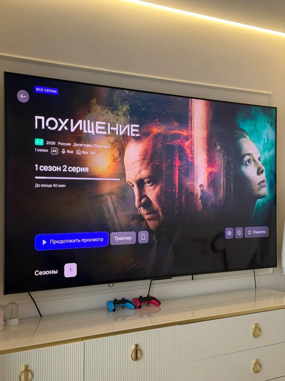 — Совершенно не понимаю, как это детектив прошел мимо нас 🍿