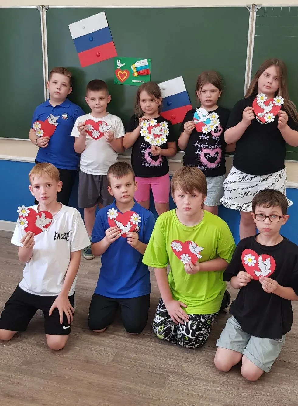 Ко Дню России в нашем летнем лагере провели познавательную игру‑викторину «Символы величия России».
