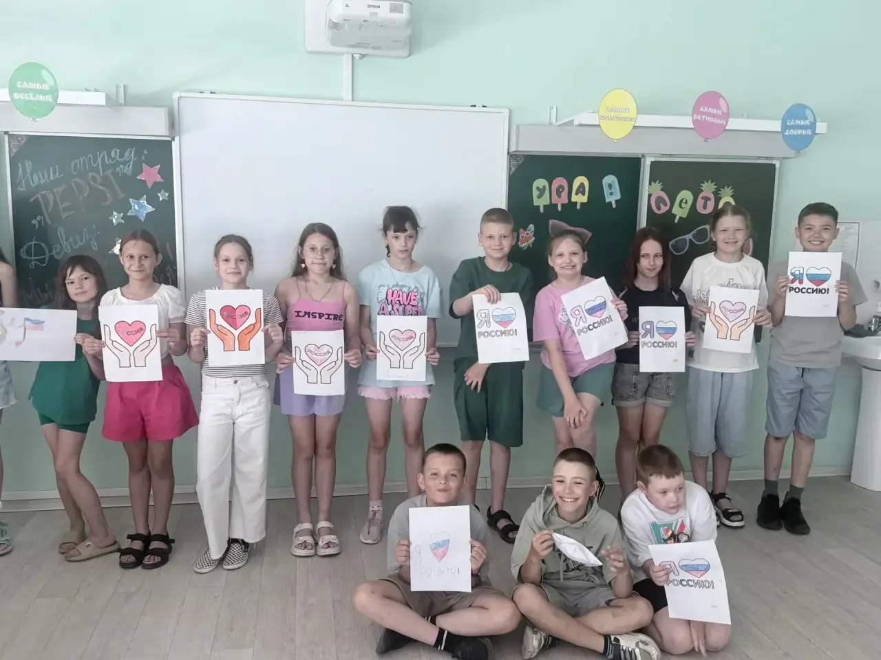 Наши насыщенные будни в пришкольном лагере!

Сегодняшний день начался с торжественной линейки, где м