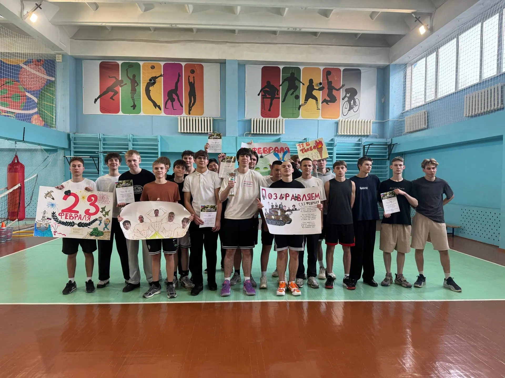 🏫Вчера в нашей школе прошла военно-спортивная игра «А ну-ка, парни!», посвященная Дню защитника Отеч