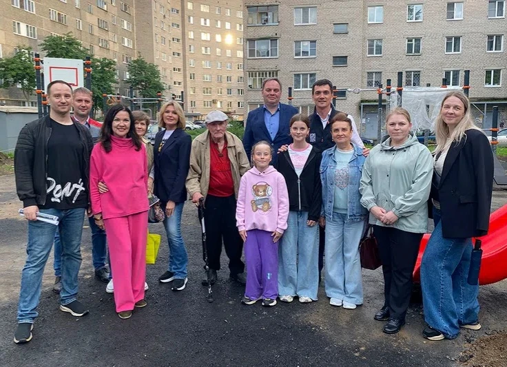 Во дворе возле ТЦ «Макси» сделают площадку для спорта и игр.