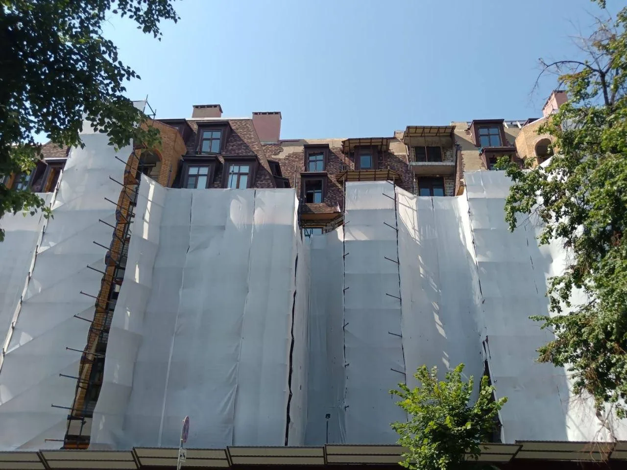 В Казани начали достраивать долгострой на Маяковского, 21. Об этом сообщает «БИЗНЕС Online».

Здание