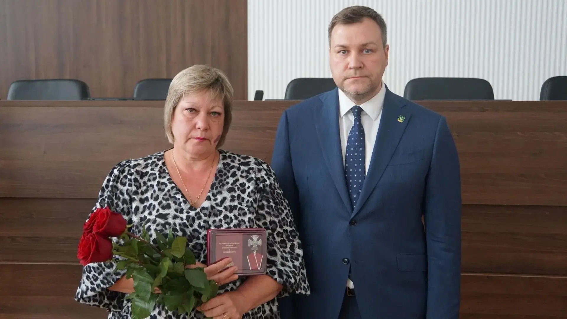 Глава Бузулука Владимир Песков передал родным погибших участников специальной военной о...