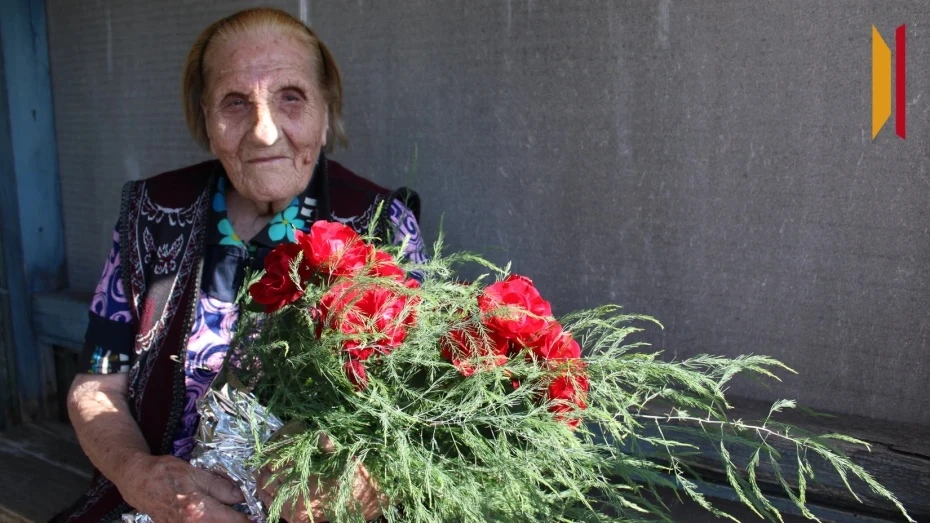 «Хочу пожелать всем счастья»: жительница Шишовки Бобровского района Мария Шошина отмети...