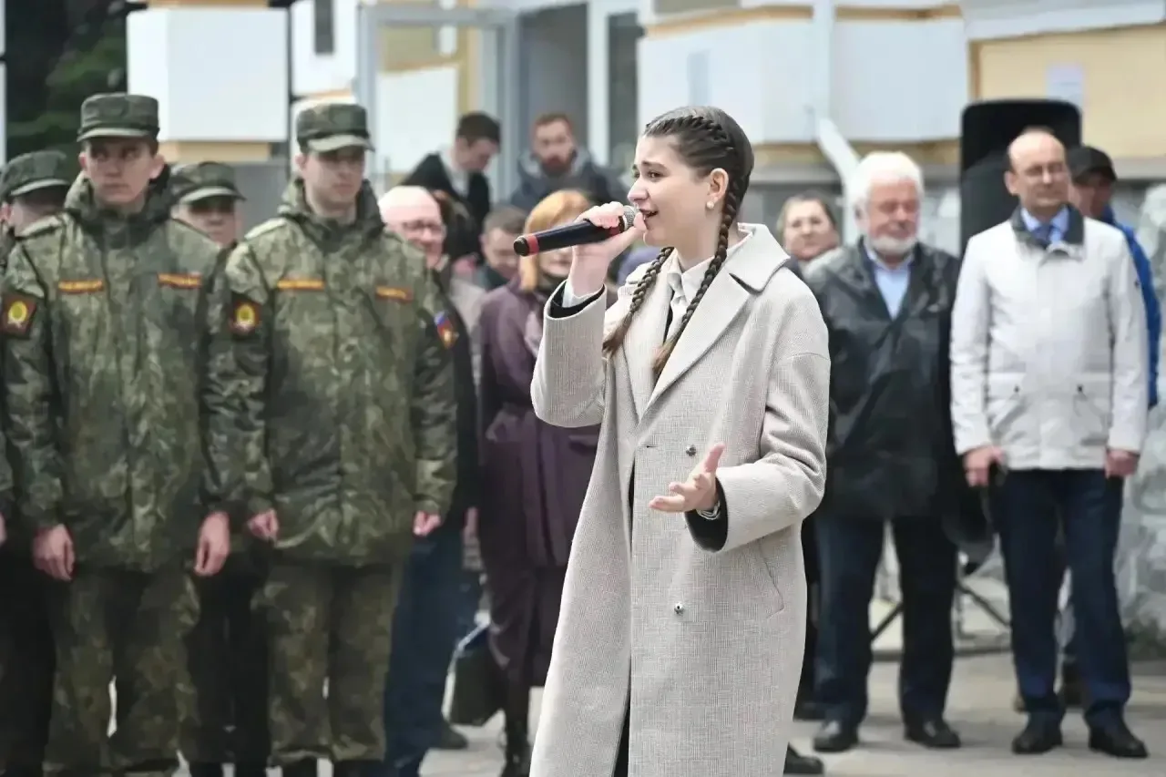 Сегодня ученица 11 «А» класса Софья Калиночкина стала почётной гостьей торжественного мероприятия в 