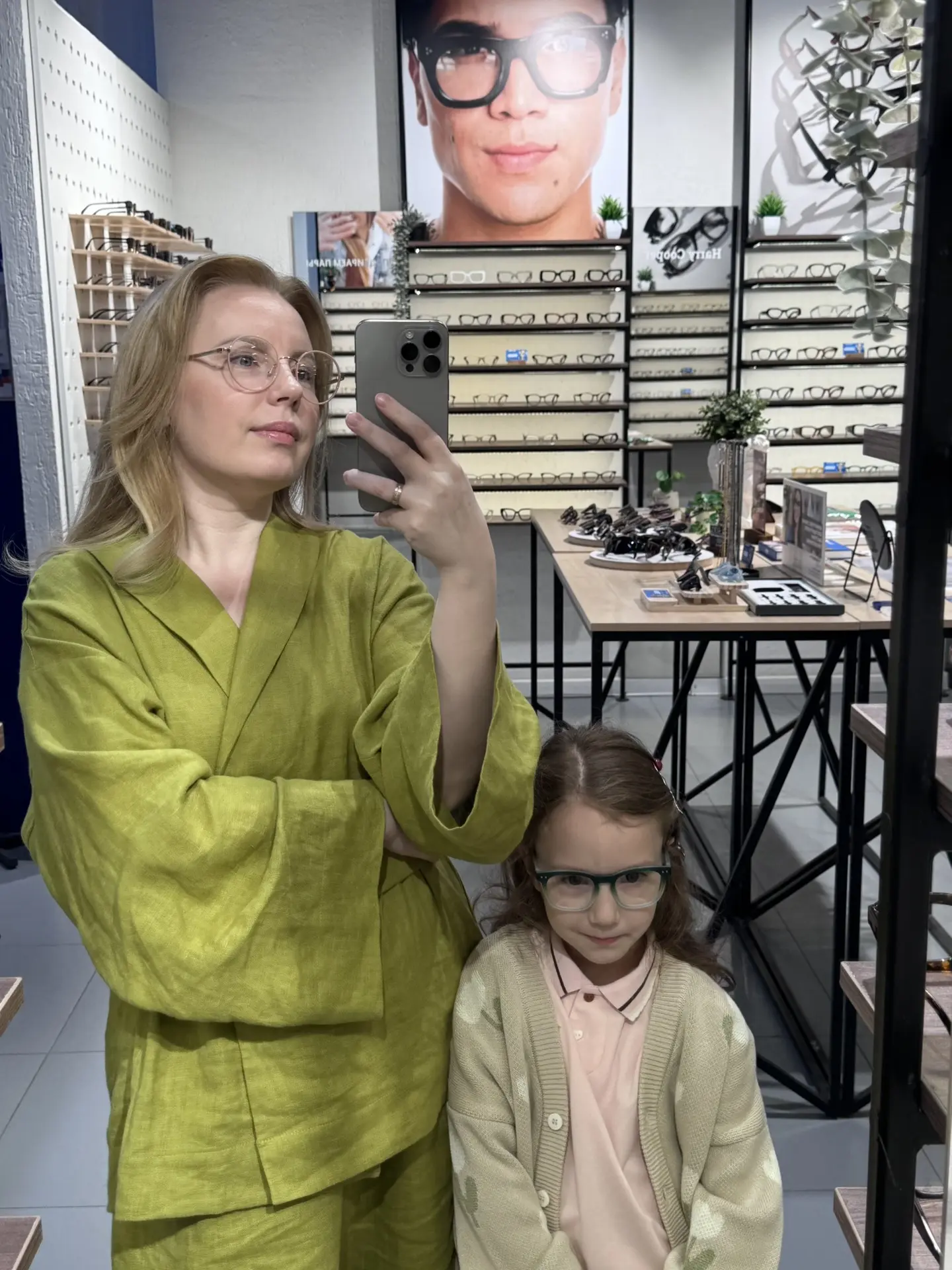 Купаться под дождем на концерте Антона Беляева ✅
Лететь за коллабом его группы Therr Maitz с Harry C