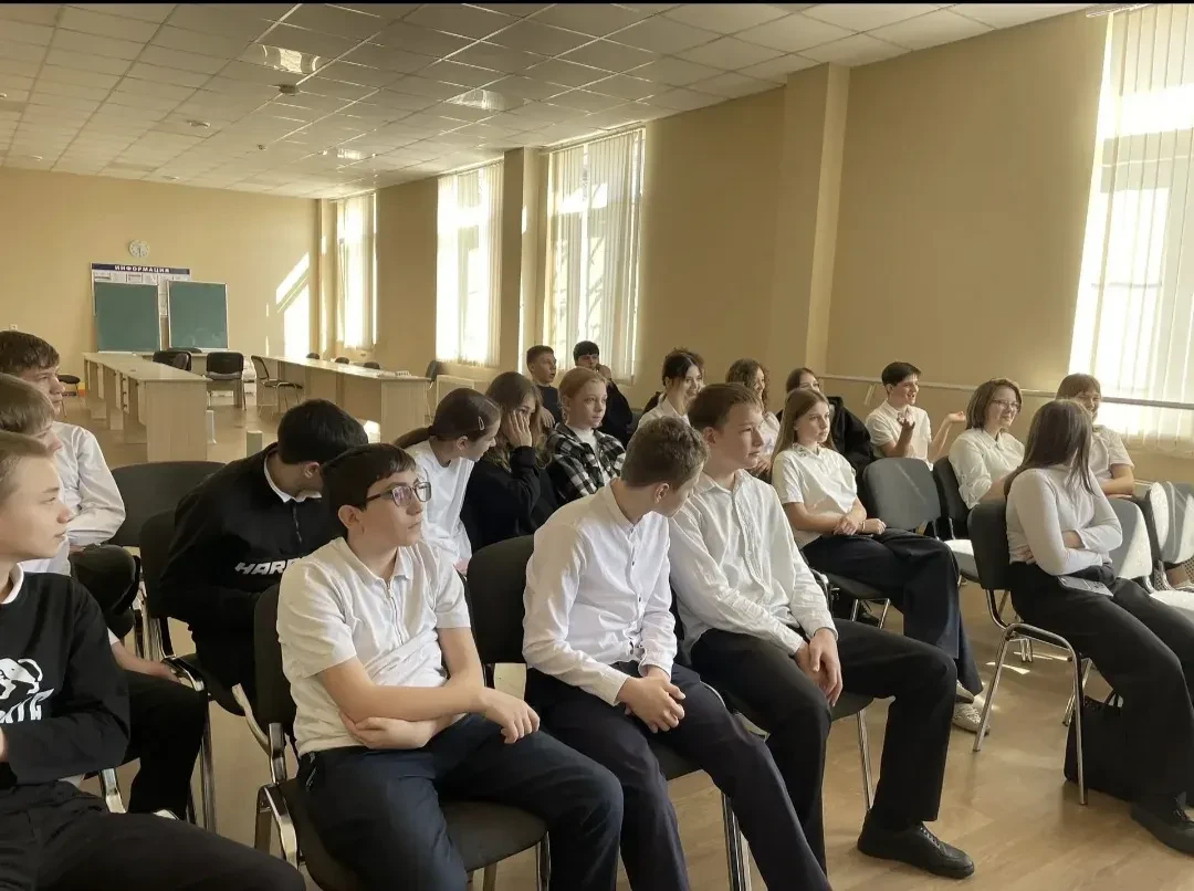 🇷🇺 Крымская весна: викторина в нашей школе! 🇷🇺  В преддверии Дня воссоединения Крыма с Россией, кото