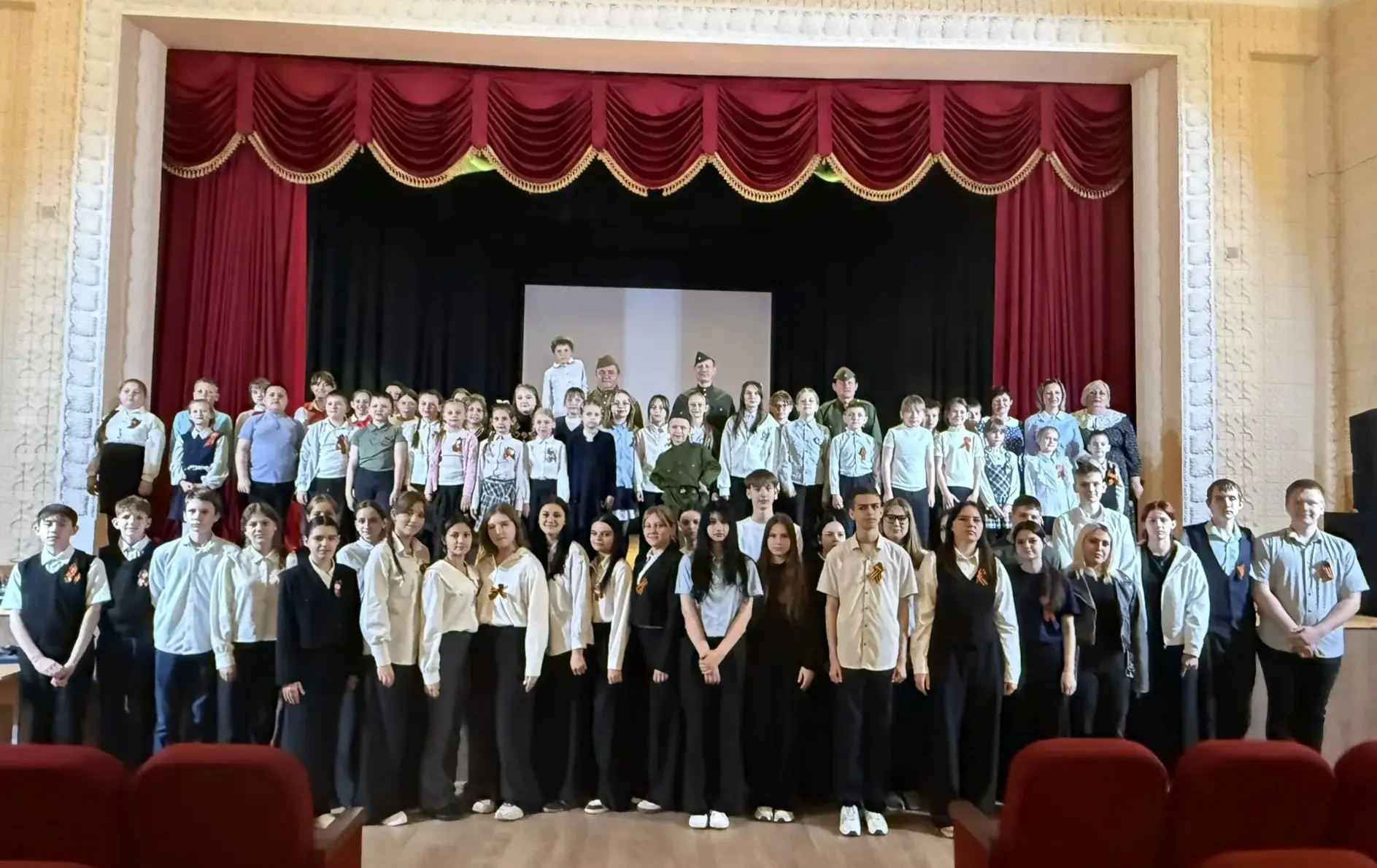Сегодня учащиеся и педагоги МКОУ Подгоренская СОШ им. П.П. Серякова побывали на концерт...