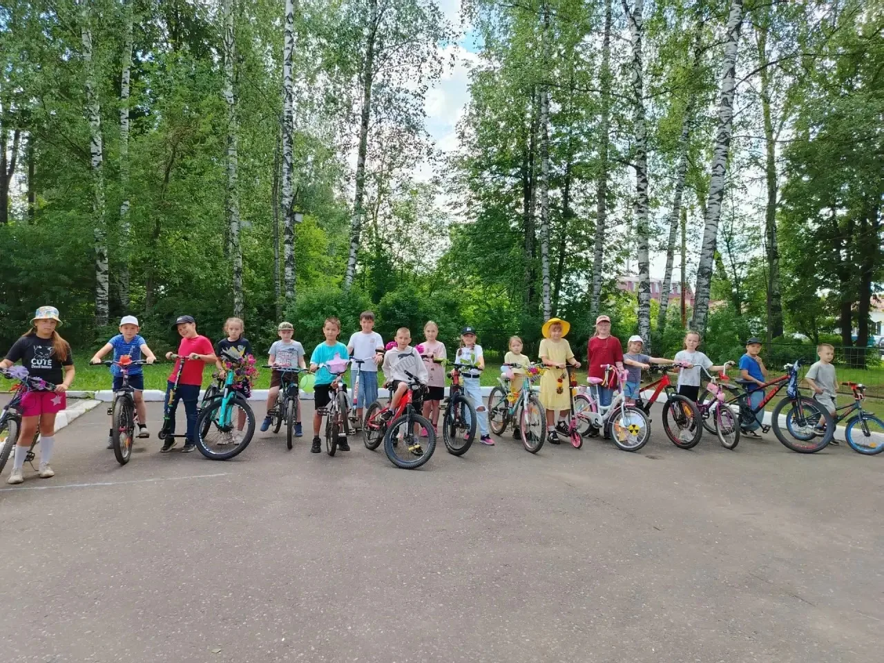 ☀️ «Спорт - это жизнь!» девиз нашего дня! 
Сегодня в школьном лагере «Солнышко» утро началось с заря