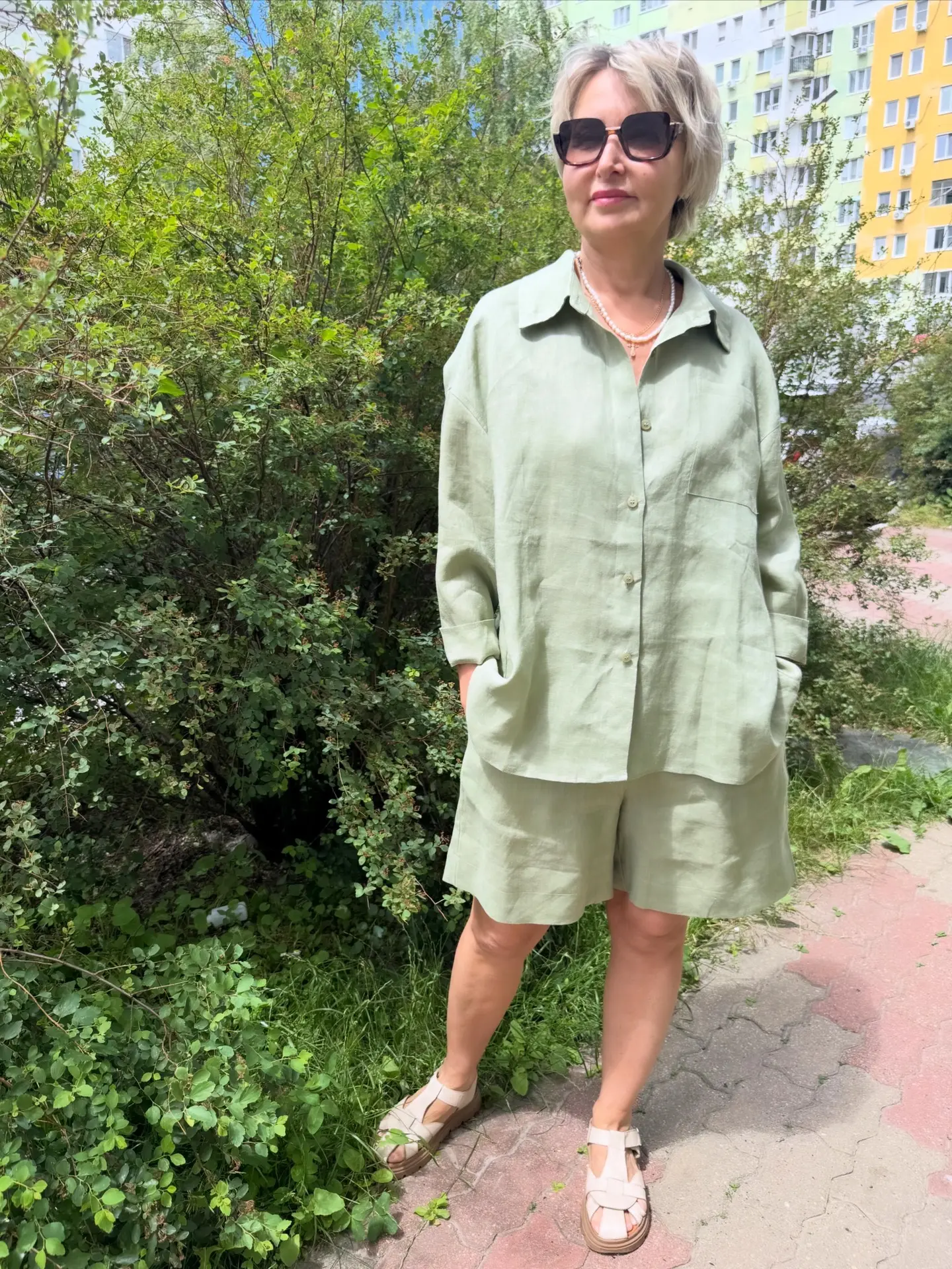 Костюм двойка: рубашка свободного кроя и шорты городской длины 😍👌🏻