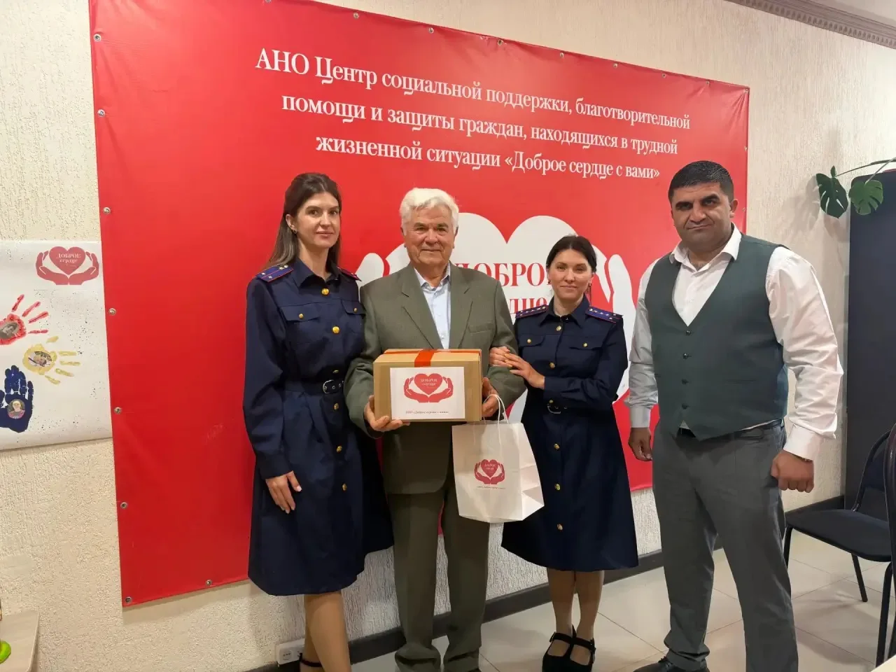 В Ставропольском крае следователи СКР поздравили старшее поколение с Международным днем...