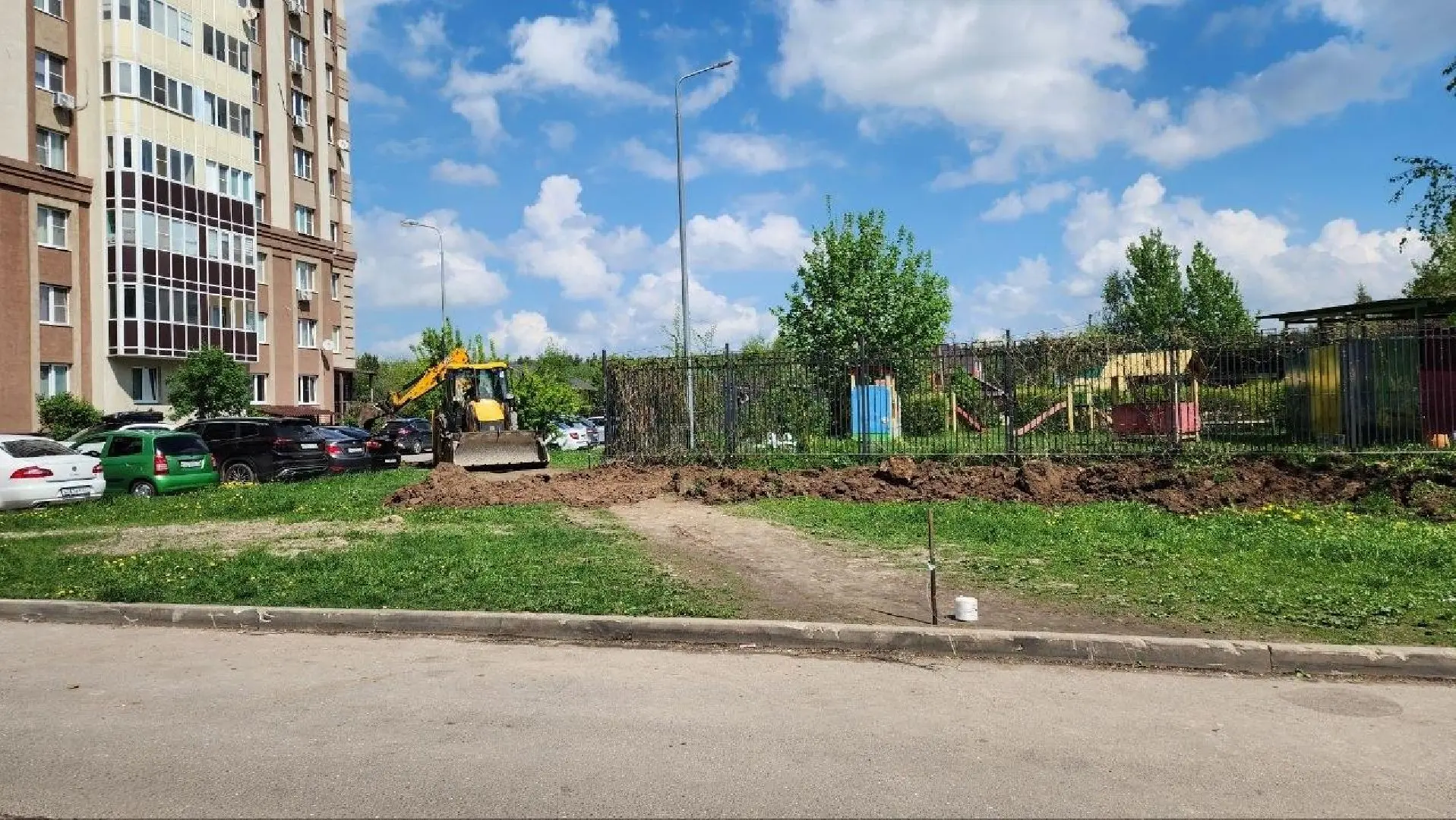 В Домодедово начали благоустраивать тропинку возле детского сада «Ласточка».   Жители микрорайона Юж