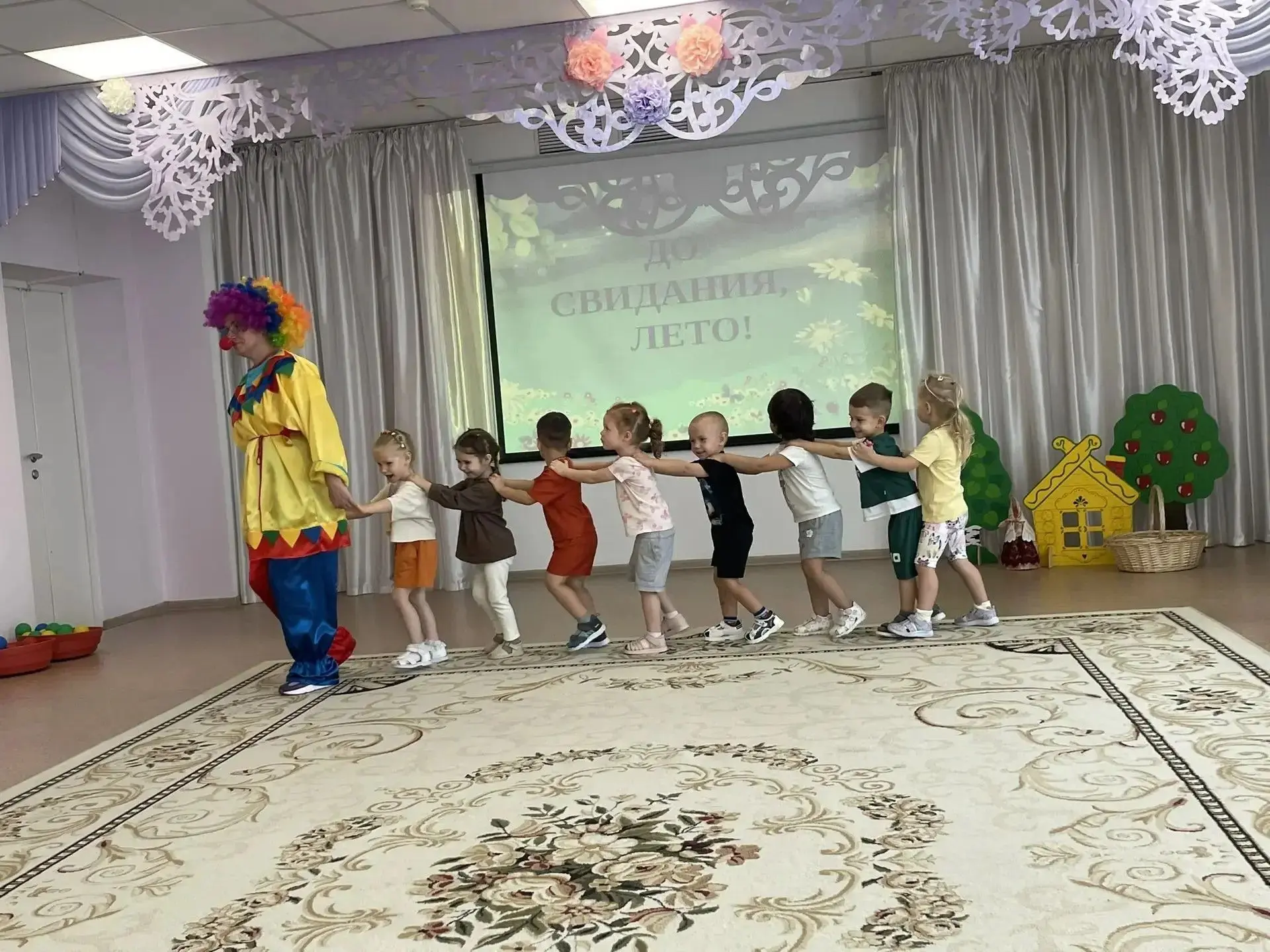 Незаметно пролетели три летних месяца. 💃Казалось, только вчера мы встречали теплые дни...