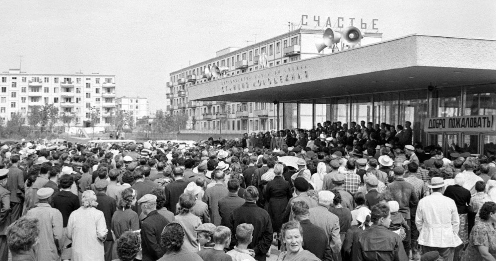 Открытие станции метро "Молодёжная", 1965 год.

📸 Виктор Будан
#зао #кунцево
