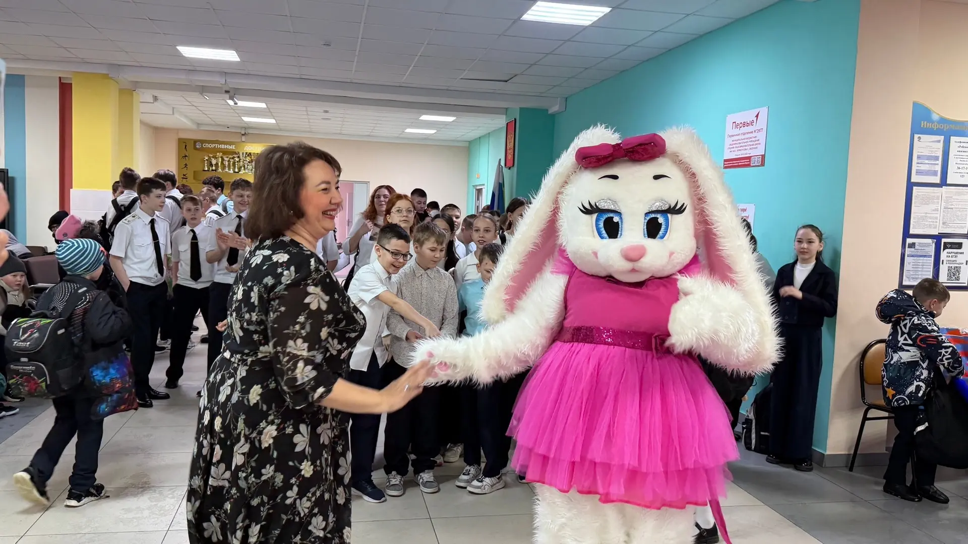 💐Утро тепла и заботы: Праздничная пятница в школе имени М.Ю. Лермонтова  ☀️Утро предпраздничной пятн