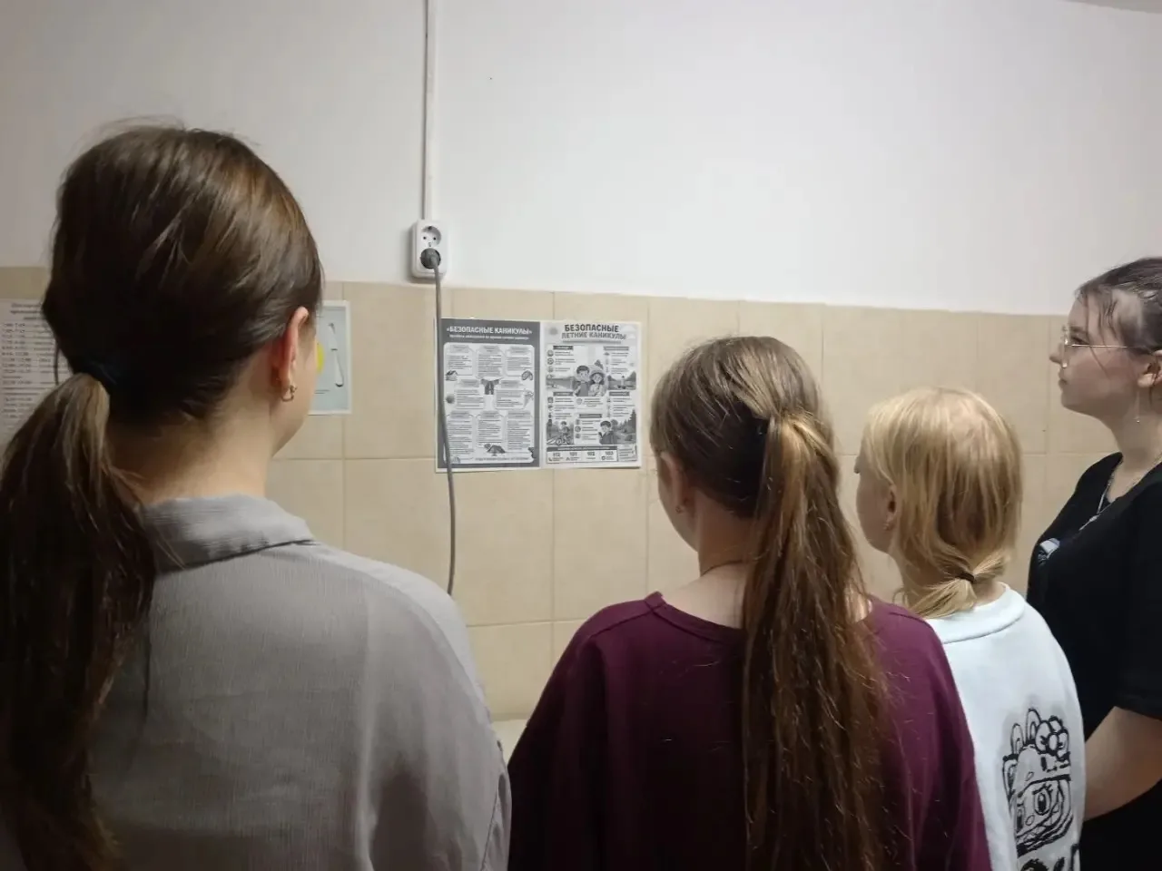 ✅В общежитии колледжа в рамках акции «Мои безопасные каникулы» разместили информационны...