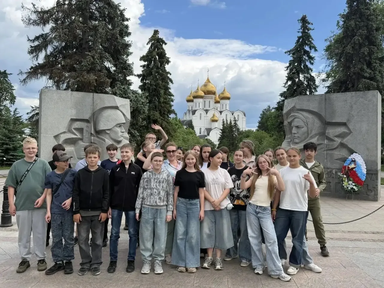В начале летних каникул ученики 6 класса с классным руководителем Панковой С.Н. совершили поездку в 