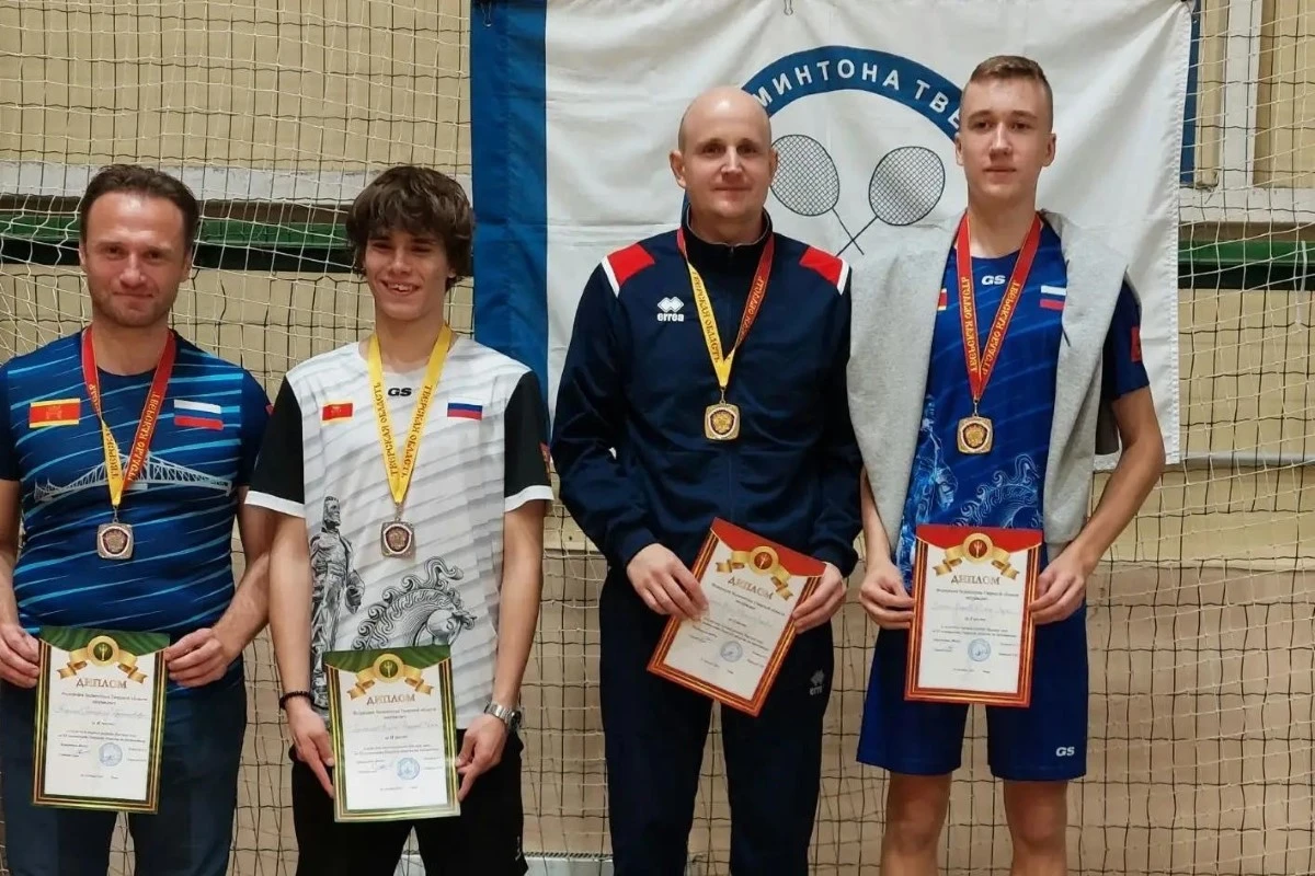 🎉 От футбольных ворот — к бадминтонному золоту! Отец и сын Злобины — чемпионы Тверской...