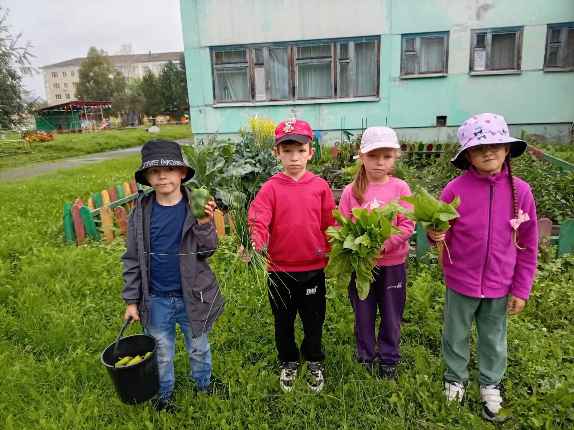В МБДОУ №22 "Светлячок" воспитанники подготовительной группы "Бабочки" и "Гномики" собр...